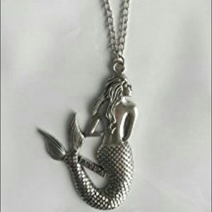 Laughcat mermaid necklace